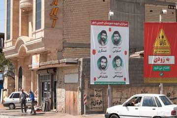 نصب پرچم، بنر و المان های شهدا در سطح شهر به مناسبت هفته دفاع مقدس